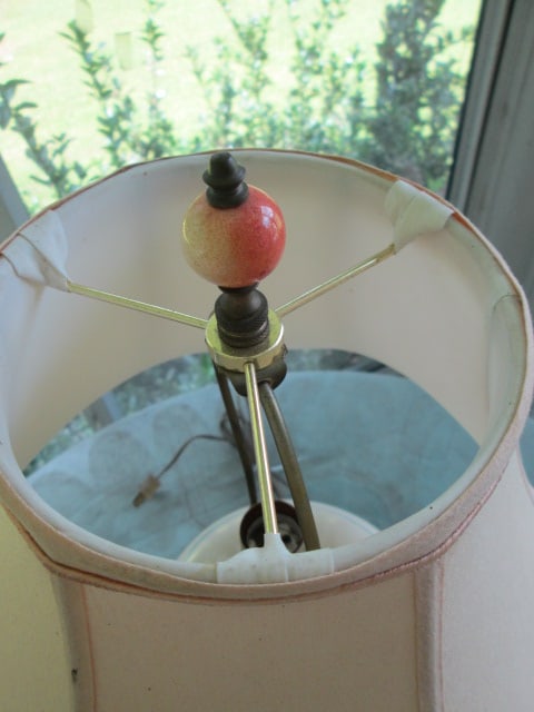 Handpainted Pottery Ball Vase Table Lamp - 4