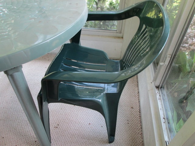 US Leisure Green Plastic 3 Piece Patio Set - 2
