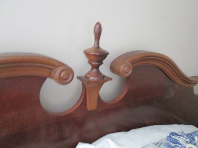 Bassett Mahogany King Size 4 Poster Bed with Broken Scroll Pediment Design Headboard - 3