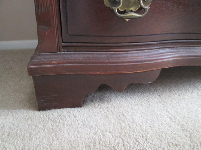 Bassett Mahogany 3 Drawer Serpentine Front Double Dresser with Beveled Broken Scroll Pediment Mir... - 2
