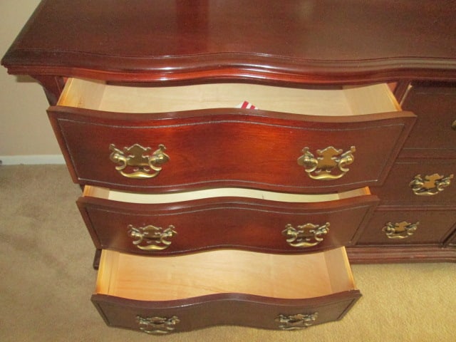 Bassett Mahogany 3 Drawer Serpentine Front Double Dresser with Beveled Broken Scroll Pediment Mir... - 3