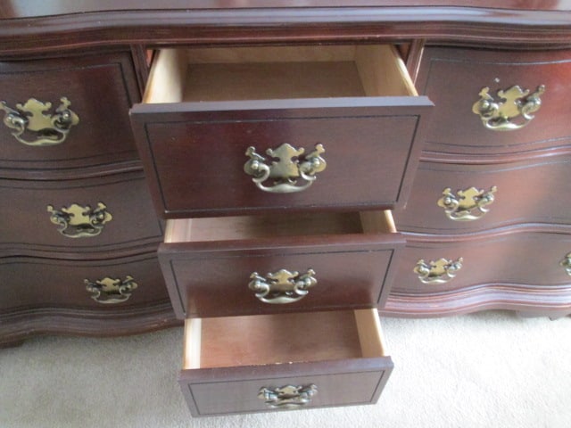 Bassett Mahogany 3 Drawer Serpentine Front Double Dresser with Beveled Broken Scroll Pediment Mir... - 5