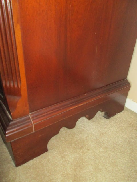 Bassett Mahogany 3 Drawer Serpentine Front 4 over 2 Tall Chest - 2