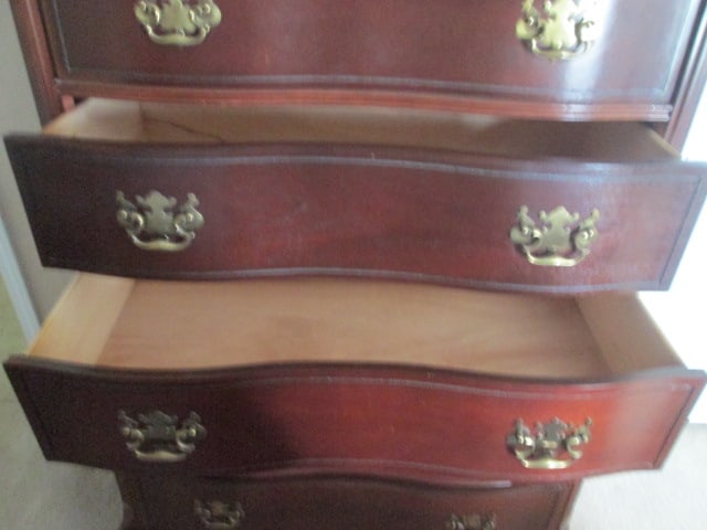 Bassett Mahogany 3 Drawer Serpentine Front 4 over 2 Tall Chest - 4