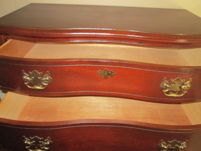 Bassett Mahogany 3 Drawer Serpentine Front 4 over 2 Tall Chest - 6
