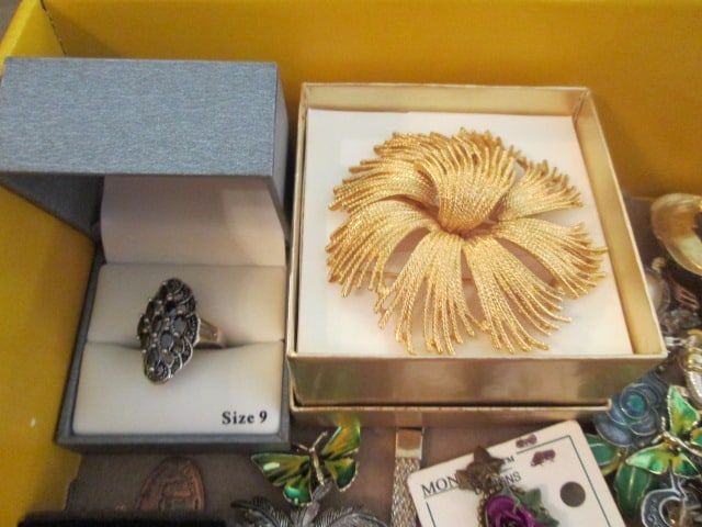 Fashionable Costume Brooches, Rings, Earrings, Cameos, Pendants, etc. - 2