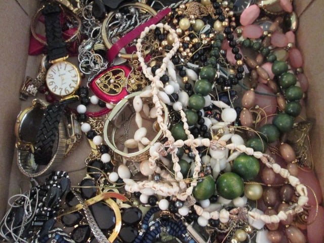 Large Grouping of Accent Fashion Jewelry Necklaces, Bracelets, Earrings, Men's & Ladies Watches, ... - 3