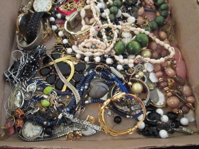 Large Grouping of Accent Fashion Jewelry Necklaces, Bracelets, Earrings, Men's & Ladies Watches, ... - 4