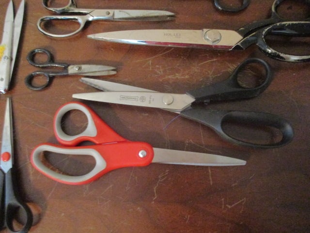 Grouping of Scissors: Hol-Lex Shears, Mundial 665-8 1/2 Pinking Shears, etc. - 5