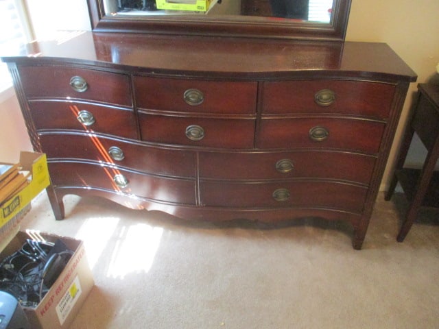 Vintage Dixie Mahogany Serpentine Front Double Dresser with Mirror - 2