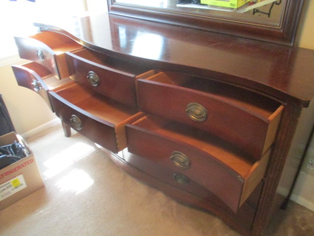 Vintage Dixie Mahogany Serpentine Front Double Dresser with Mirror - 7