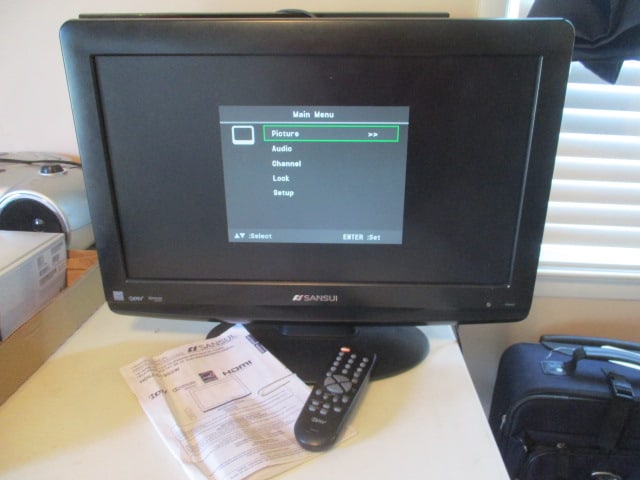 Sansui 19" LCD TV with Remote: Model HDLCD1955W, powers on, has owner's manual , Local Pickup Only