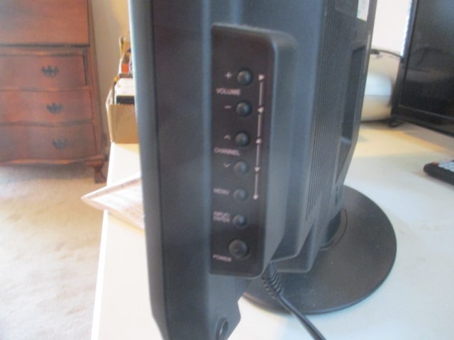 Sansui 19" LCD TV with Remote - 4