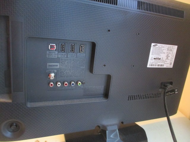 Samsung 24" LCD TV with Remote - 5