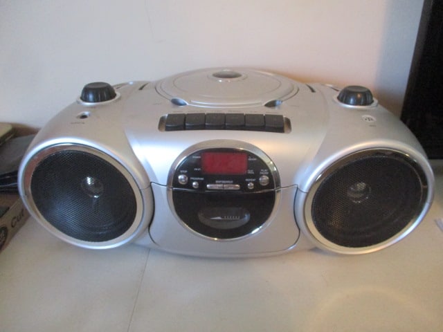 Durabrand AM/FM CD Player Cassette Recorder Model CD-2036 Boom Box: all components work!