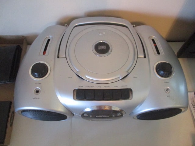 Durabrand AM/FM CD Player Cassette Recorder Model CD-2036 Boom Box - 2