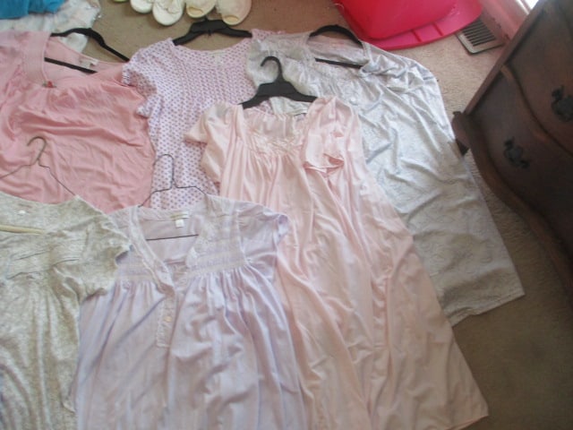 Grouping of Miss Elaine, Ashley Taylor, Kim Rogers Ladies Night Gowns, Robes and Slippers - 7