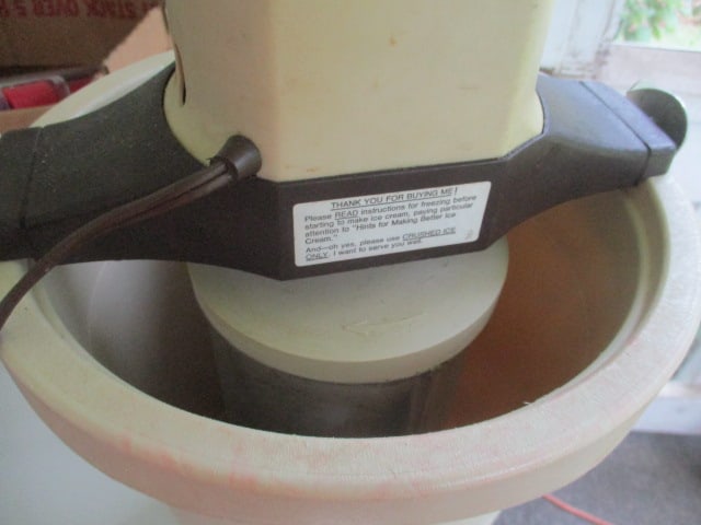 Old Richmond Cedar Works Model 71 4 Quart Electric Ice Creamer Maker - 3