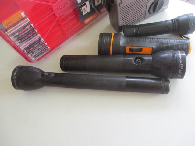 Battery Daddy Battery Storage Case with Batteries, Emergency Hand Crank Power Flashlights - 6
