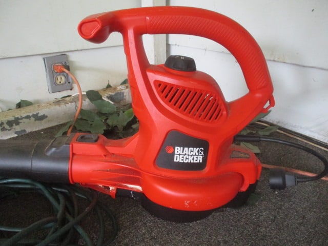 Black & Decker Electric Blower and Heavy Duty Green Extension Cord - 2
