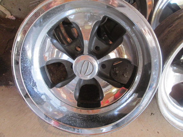 Set of Keystone 15x6 Crager Wheels and Car Jacks - 3