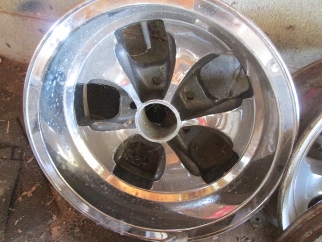 Set of Keystone 15x6 Crager Wheels and Car Jacks - 5