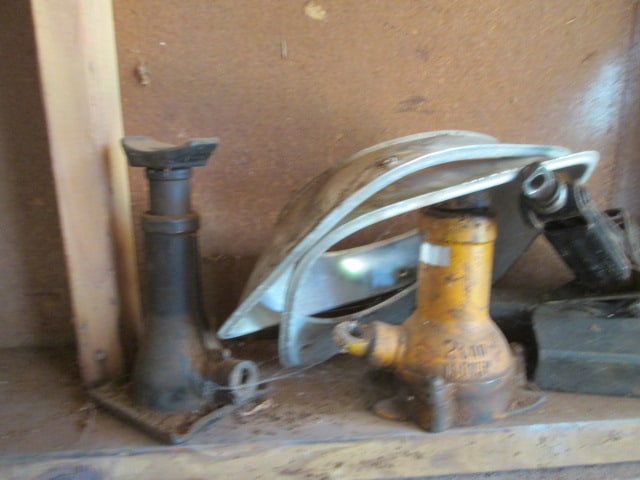 Set of Keystone 15x6 Crager Wheels and Car Jacks - 7