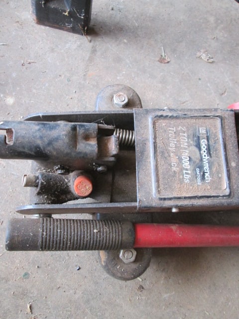 Goodwrench 2 Ton Trolley Jack with 4 Way Lug Wrench - 2