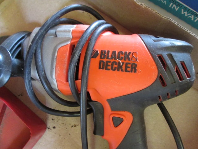 Black & Decker Electric DR501 Drill and Drill Master Drill Bits - 2