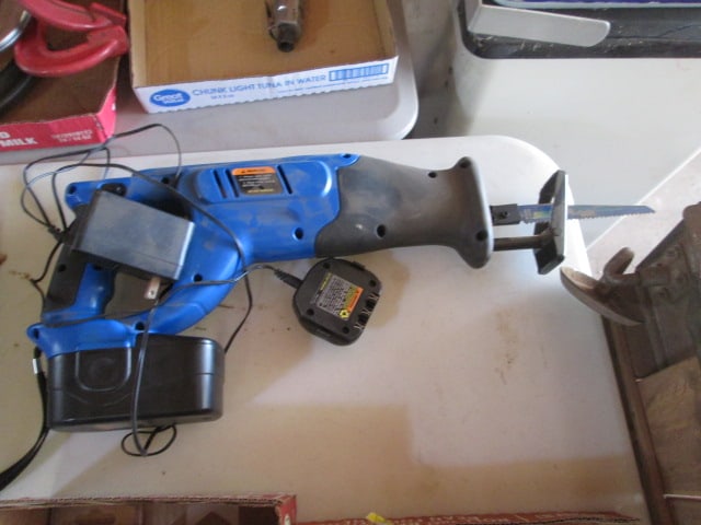 Drill Master Model 93830 18V Reciprocating Saw (1 of 4)