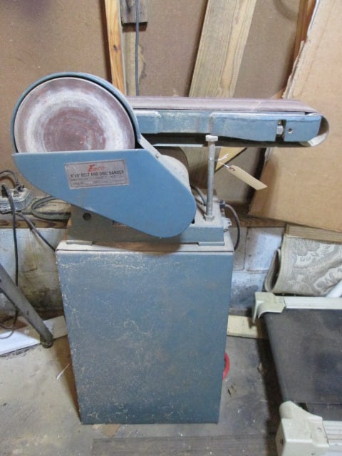 Enco 6" x 9" Belt & Disc Sander: Model 163-4900, powers on, Local Pickup Only