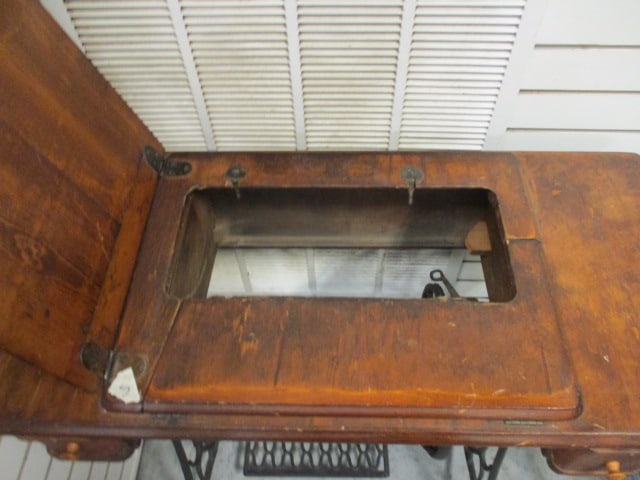 Singer Antique Pedal Sewing Machine - 2