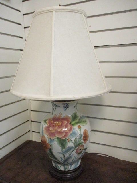 Floral Porcelain Ginger Style Table Lamp (1 of 7)