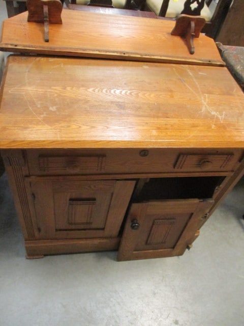 Antique Victorian Eastlake Style Washstand w/Backsplash: 31 1/2 x 17 x 37 1/2 (Doors need repair) See pictures