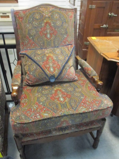 Vtg. Traditional Armchair w/Paisley Upholstery & Pillow: 26" Seat