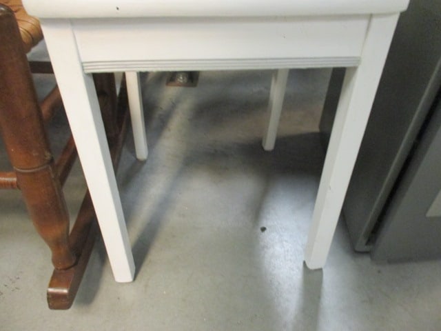 White Painted Wood Child's Chair - 4