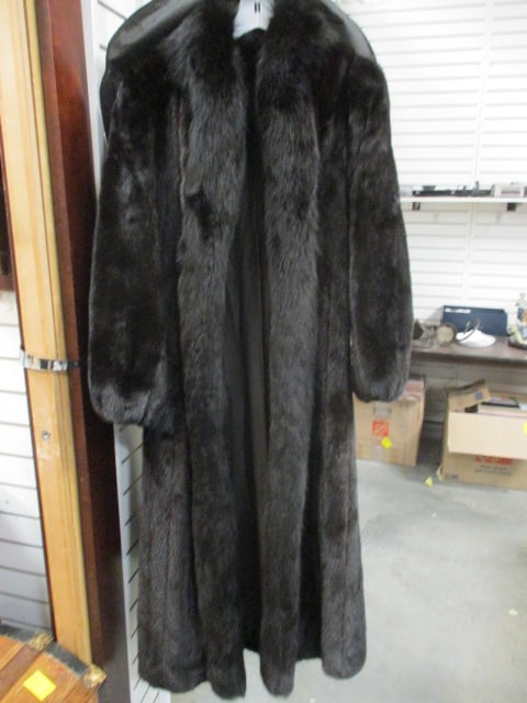 Giorgio Sant' Angelo by Robert Sidney Long Ranch Mink Coat: Has name embroidered inside & inside right Sleeve needs repair (Size Large)