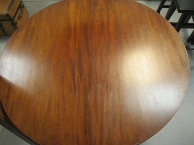 Drexel Round Dining Table w/Table cover - 3