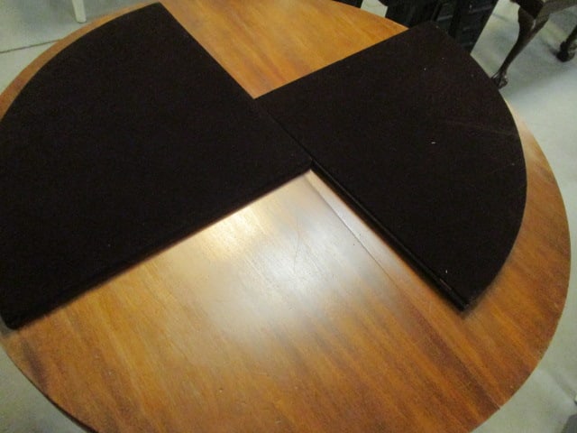 Drexel Round Dining Table w/Table cover - 5