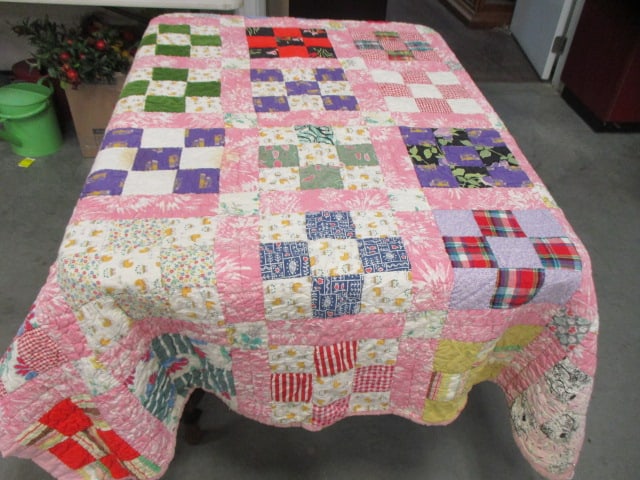 Vtg. Patchwork Handmade Quilt (Block Work): 72 x 62