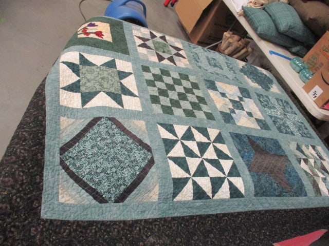 Machine Stitch Reversible Sampler Quilt: 52 x 62