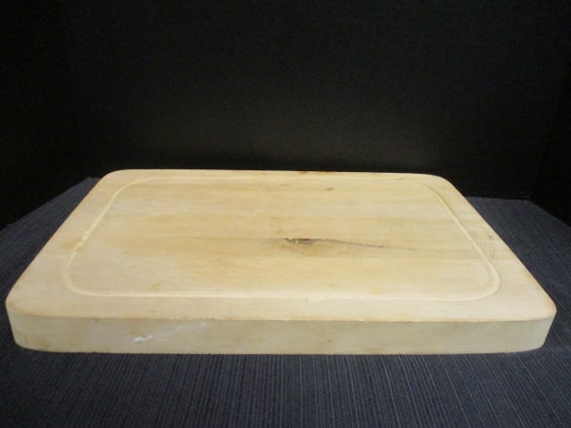 Wood Cutting Board with a perimeter juice Groove (1 of 4)