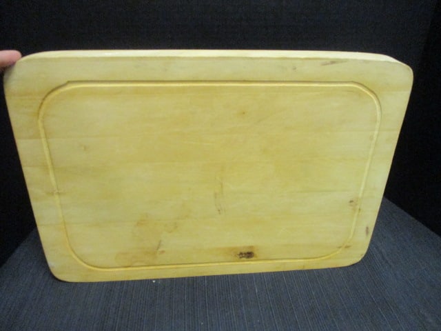 Wood Cutting Board with a perimeter juice Groove - 4