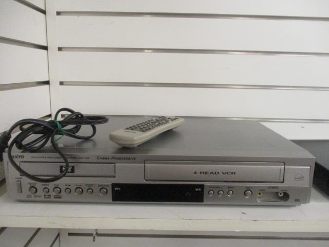 Sanyo DVD/4 Head VCR Machine w/remote (1 of 5)