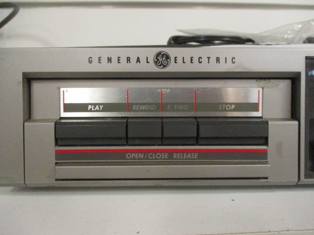 GE Under Cabinet Am/FM/Cassette Player - 3