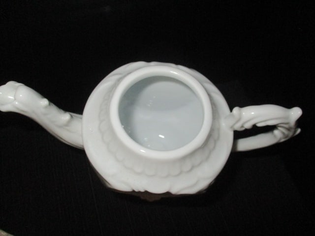Royal Doulton White Child's Tea Set - 5
