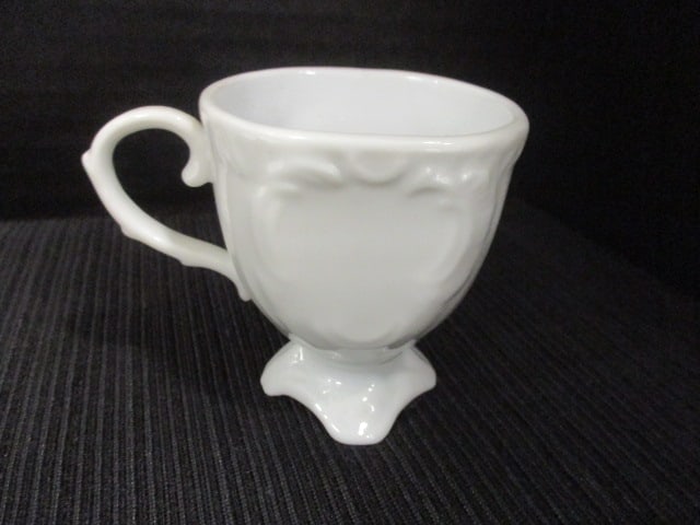 Royal Doulton White Child's Tea Set - 6