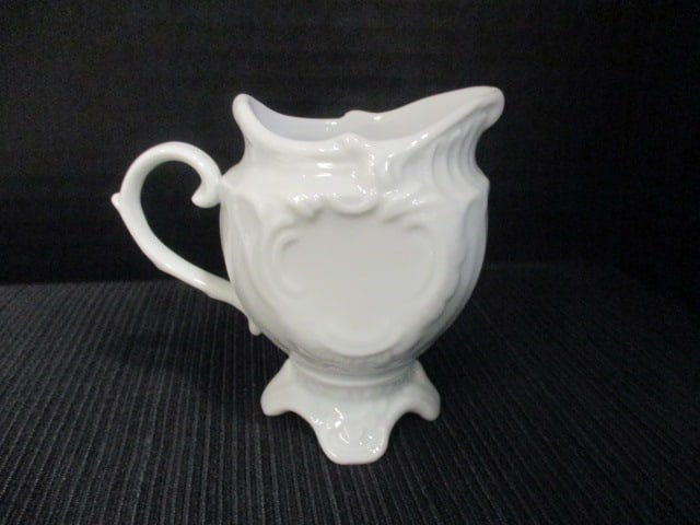 Royal Doulton White Child's Tea Set - 8