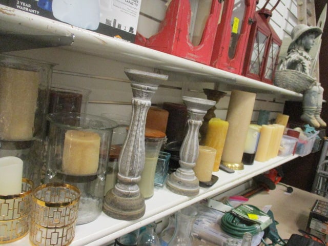 Huge Lot of Candles & Candle Holders: .