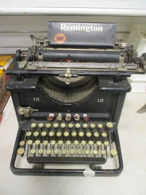 Remington Antique Manual Typewriter: .